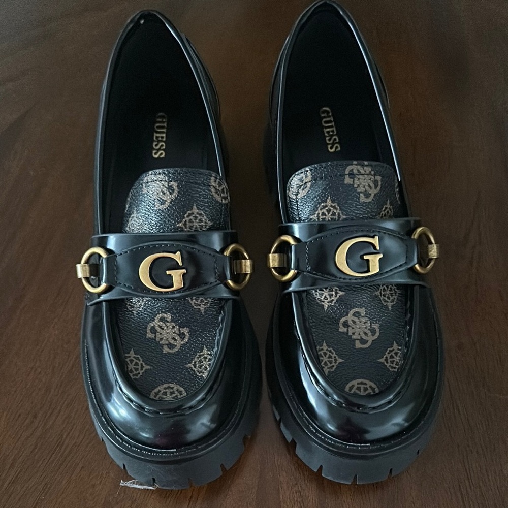 New without tags Guess Black and Gold Loafers with Gold Hardware